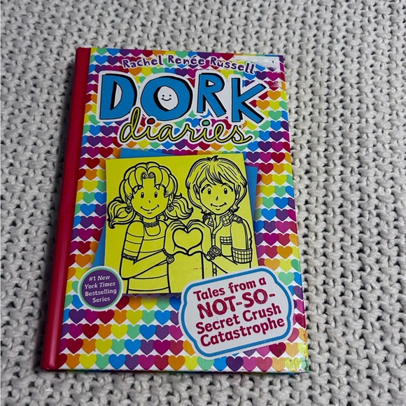 🌲 $5 sale w bundle Dork Diaries 12 Tales from a Not-So-Secret Crush Catastrophe - Picture 1 of 4